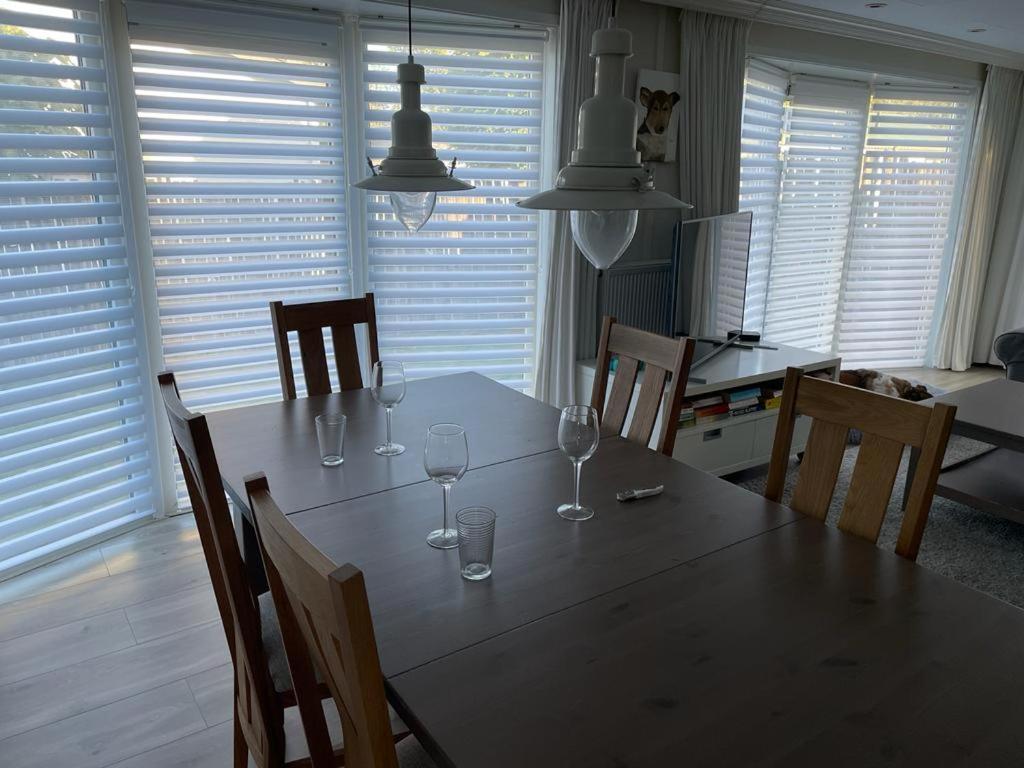 Coco'S Beach Resort Sint-Annaland Buitenkant foto